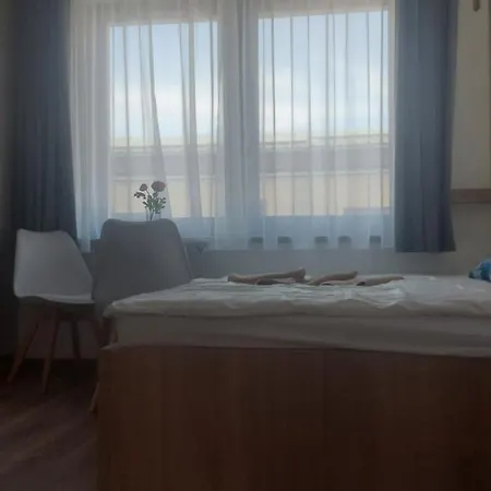 Csaladi Kikoeto Apartament Jula