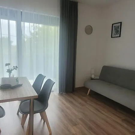 Csaladi Kikoeto Apartment *