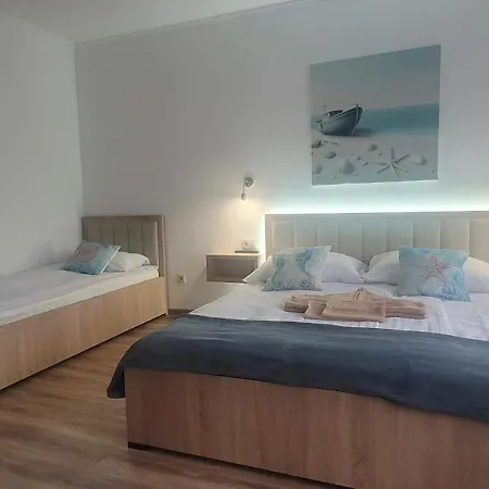 Csaladi Kikoeto Apartment *