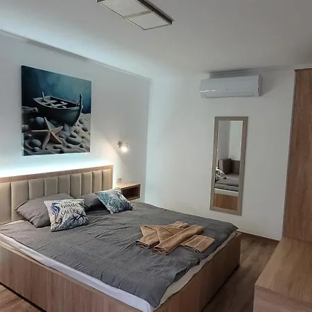 Csaladi Kikoeto Jula