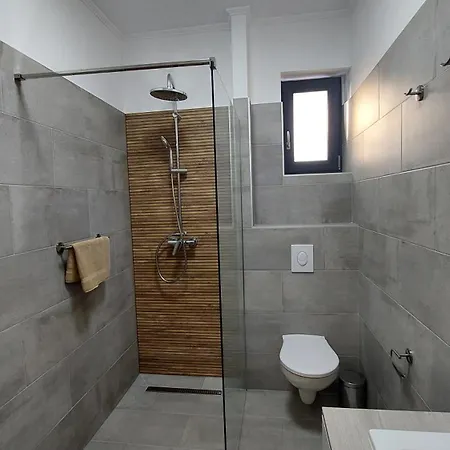 Apartament Csaladi Kikoeto *