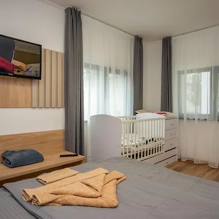 Csaladi Kikoeto Jula