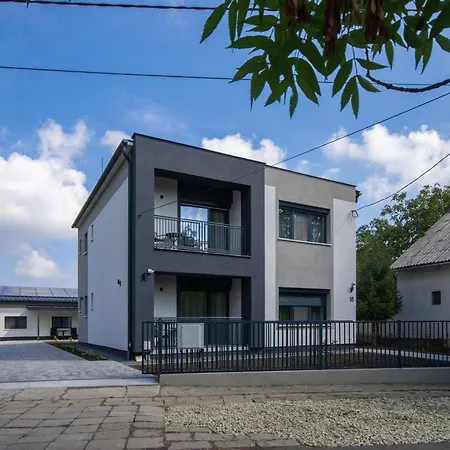 Appartement Csaladi Kikoeto *