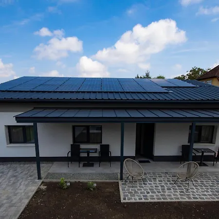 Csaladi Kikoeto Apartament