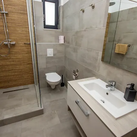 Apartament Csaladi Kikoeto Jula