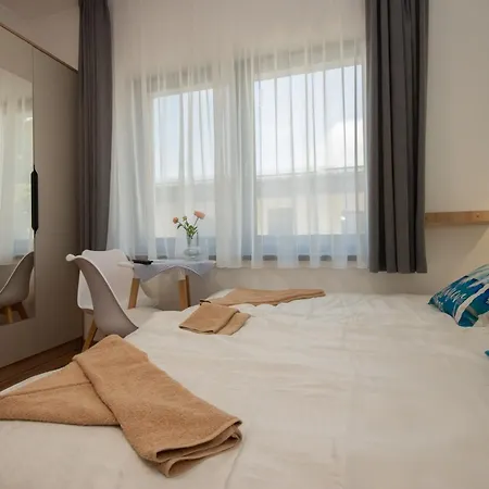 Csaladi Kikoeto Jula