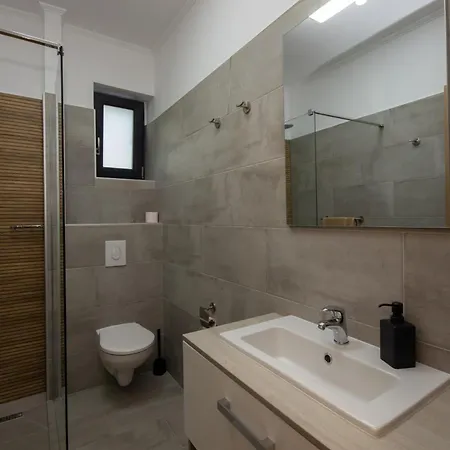 Csaladi Kikoeto Jula