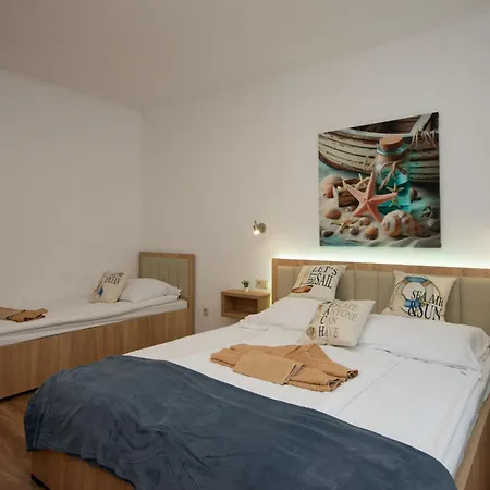 Csaladi Kikoeto Apartament Jula