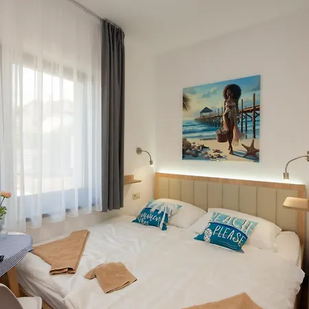 Csaladi Kikoeto * Jula