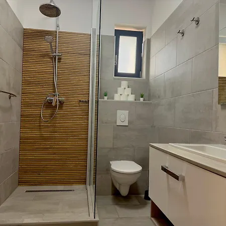 Apartament Csaladi Kikoeto *
